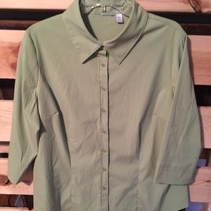 🌸Green button down blouse 1X elbow length sleeve